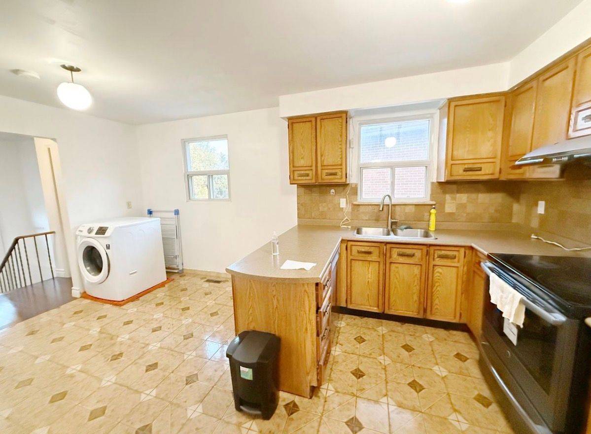 Toronto E05, ON M1W 3B5,101 Crayford DR