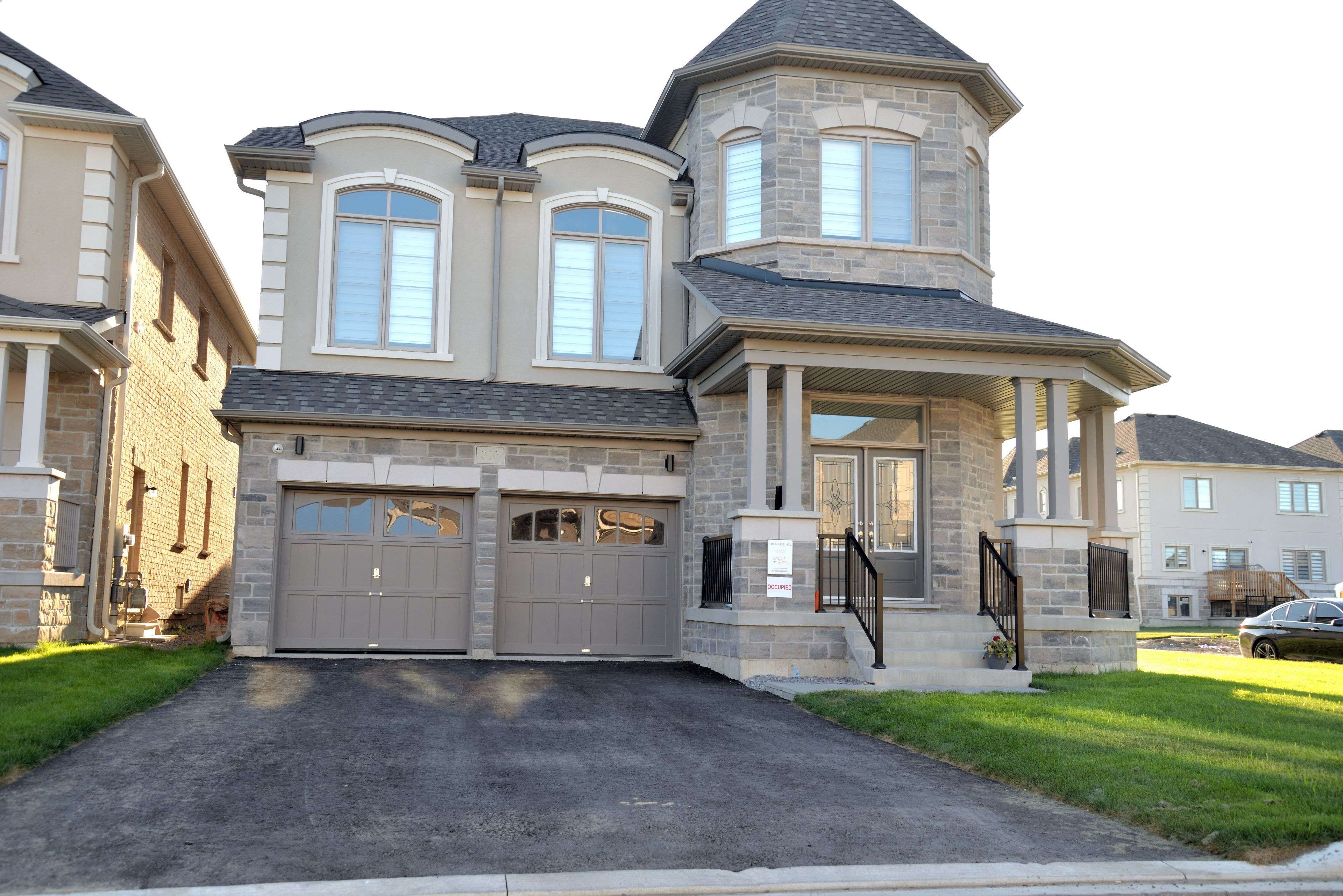 Oshawa, ON L1K 3G3,218 Doug Finney ST