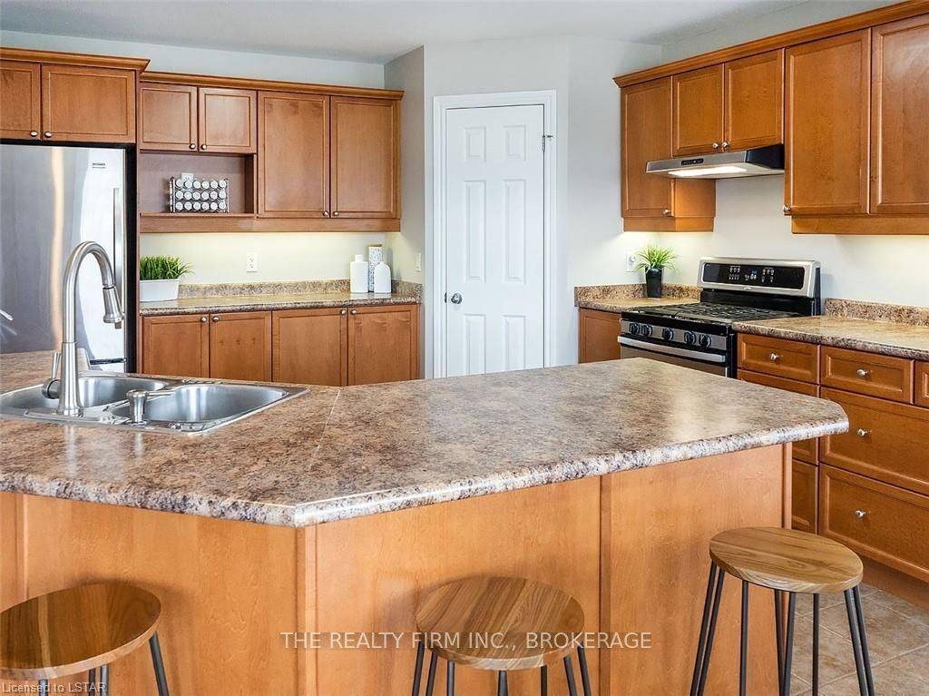 London South, ON N6M 1M1,689 North Leaksdale CIR W