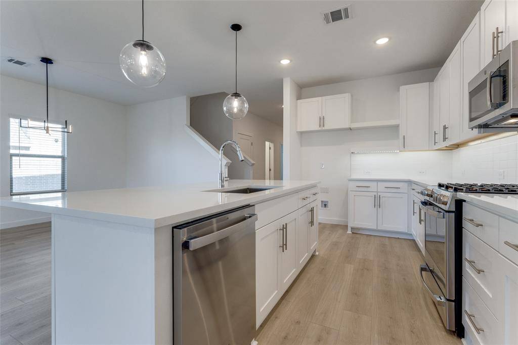 Van Alstyne, TX 75495,529 Ridgewood Drive