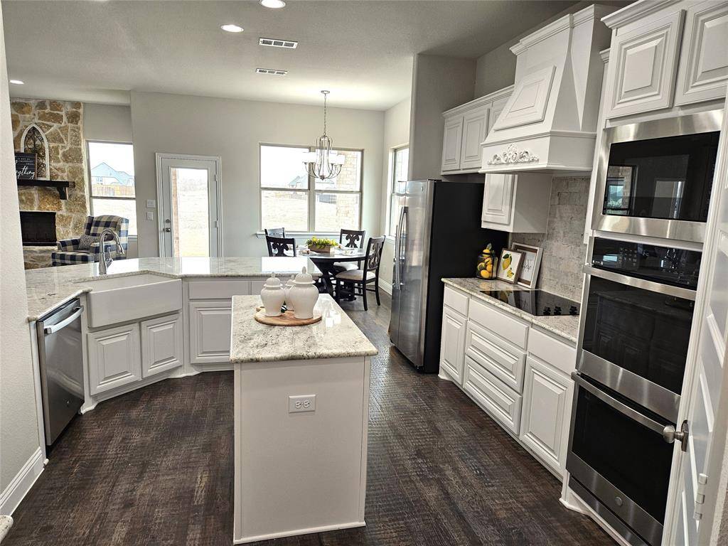 Van Alstyne, TX 75495,241 Blythe Road