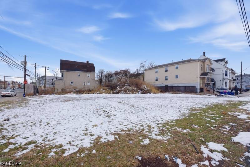 Newark City, NJ 07112,516 Hawthorne Ave