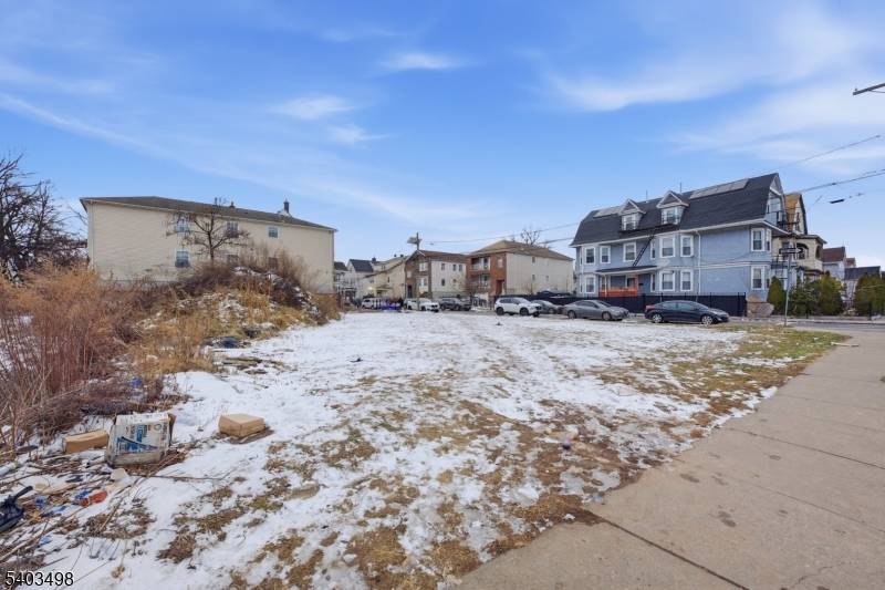 Newark City, NJ 07112,516 Hawthorne Ave