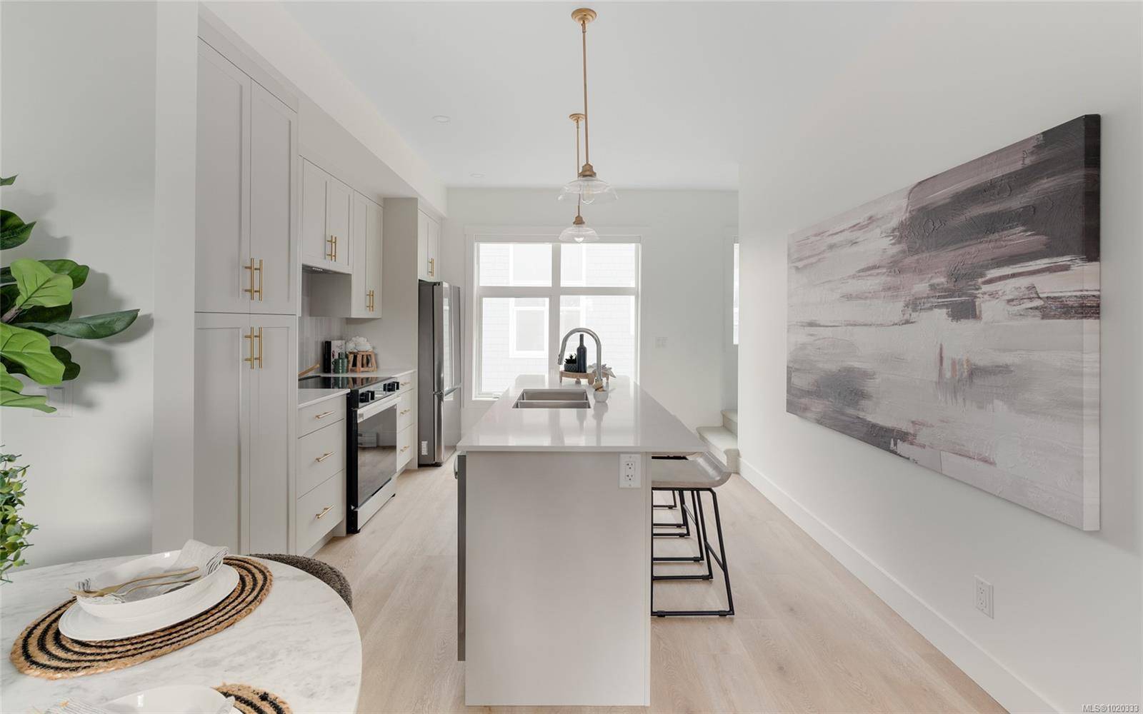 Victoria, BC V8R 4L5,2536 Shelbourne St #15