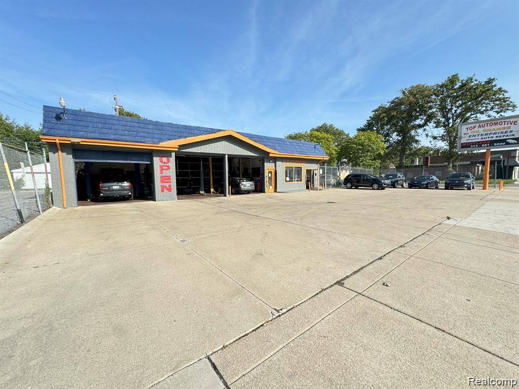 Detroit, MI 48224,16025 E WARREN AVE