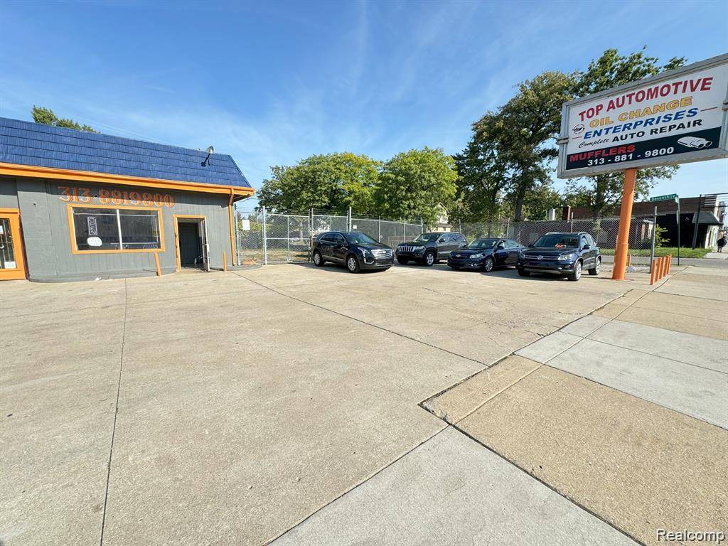 Detroit, MI 48224,16025 E WARREN AVE