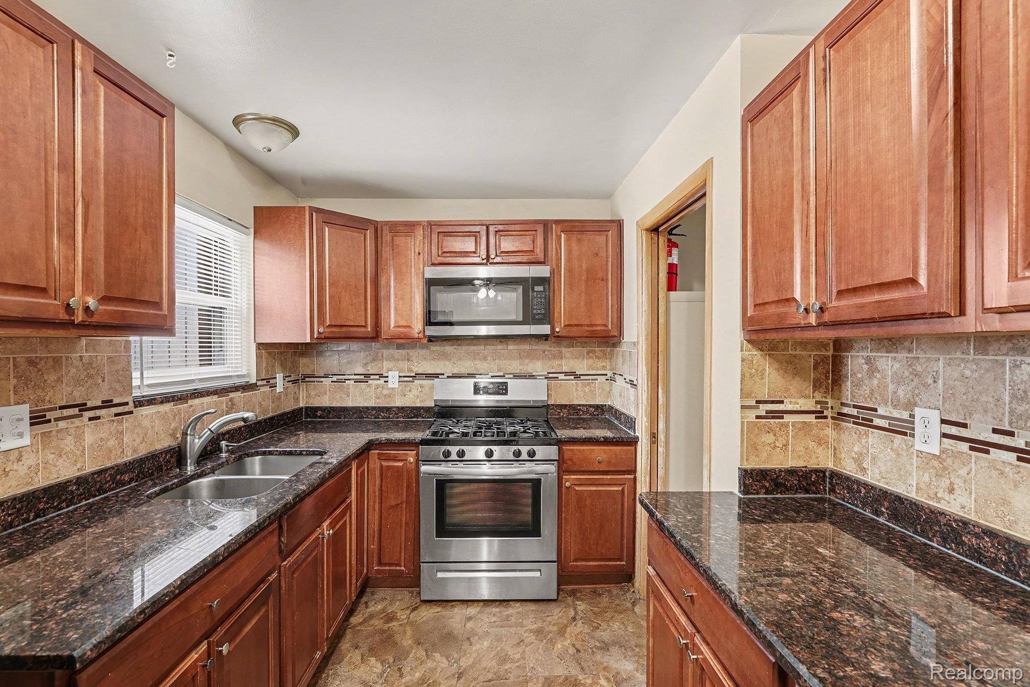 Sterling Heights, MI 48310,34052 Viceroy DR