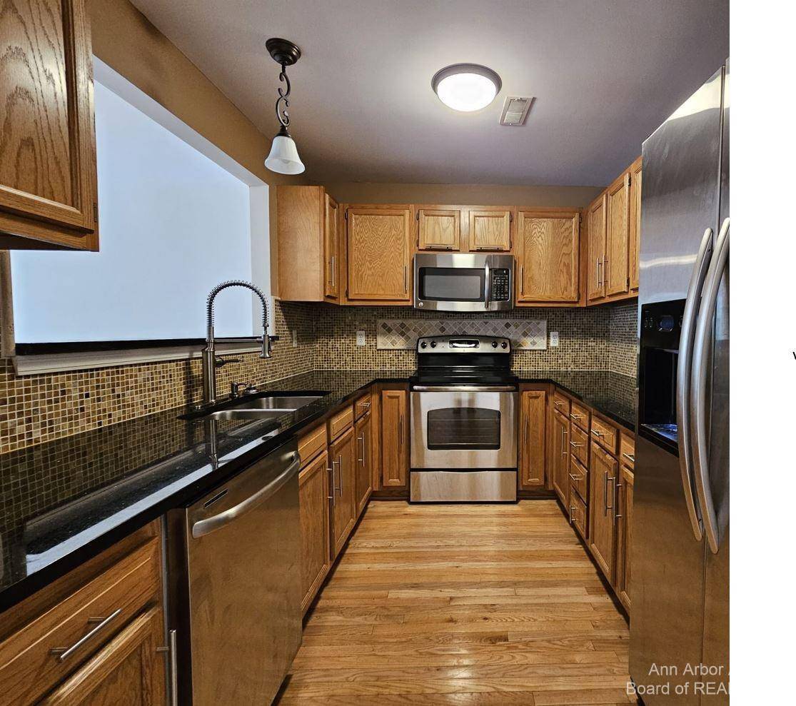 Walled Lake, MI 48390,1493 Silverbrook Ridge DR