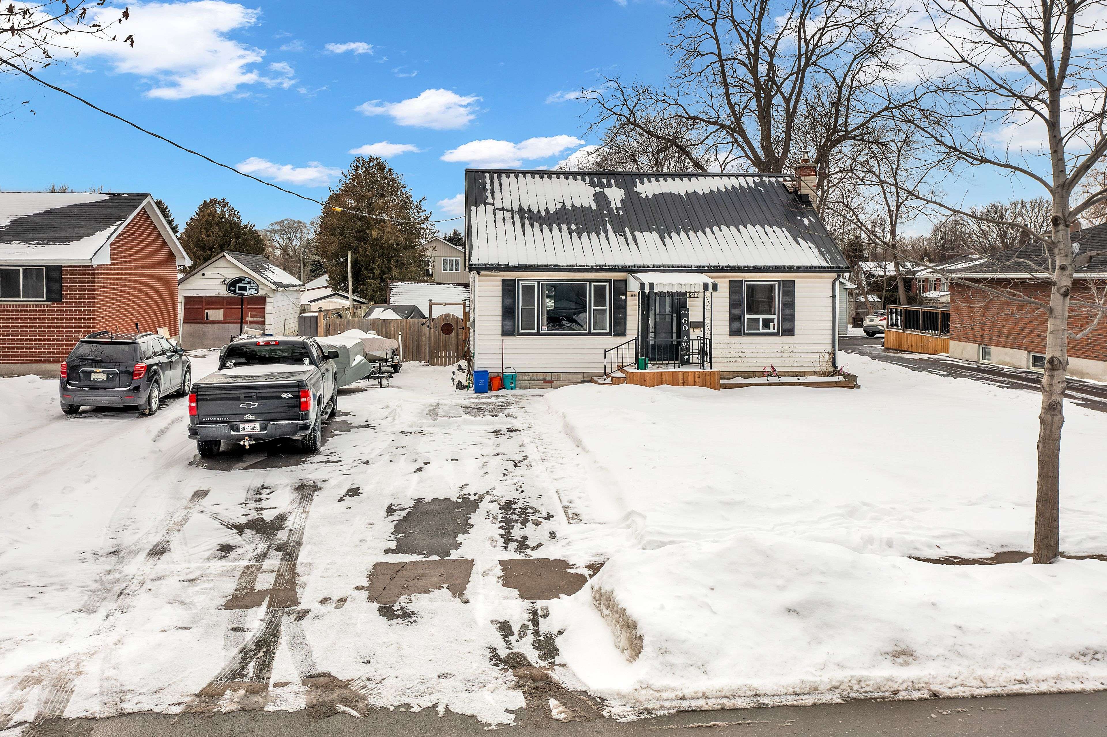 Clarington, ON L1C 2W2,116 Duke ST