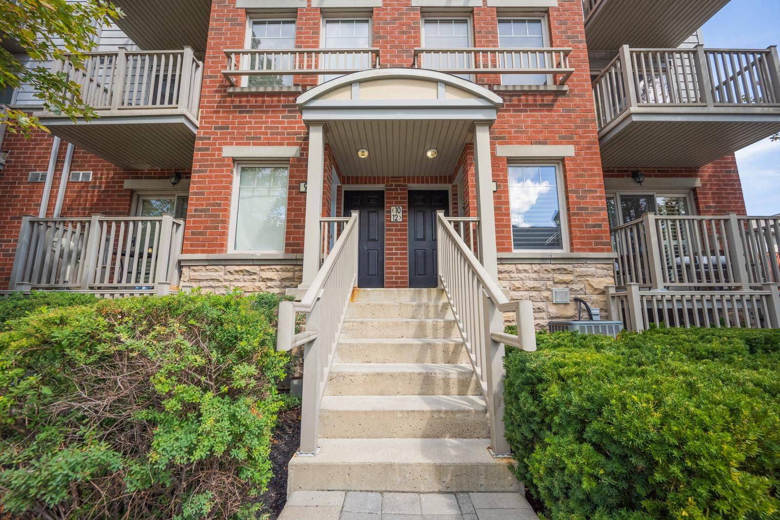 Mississauga, ON L5M 0P7,3250 Bentley DR #11