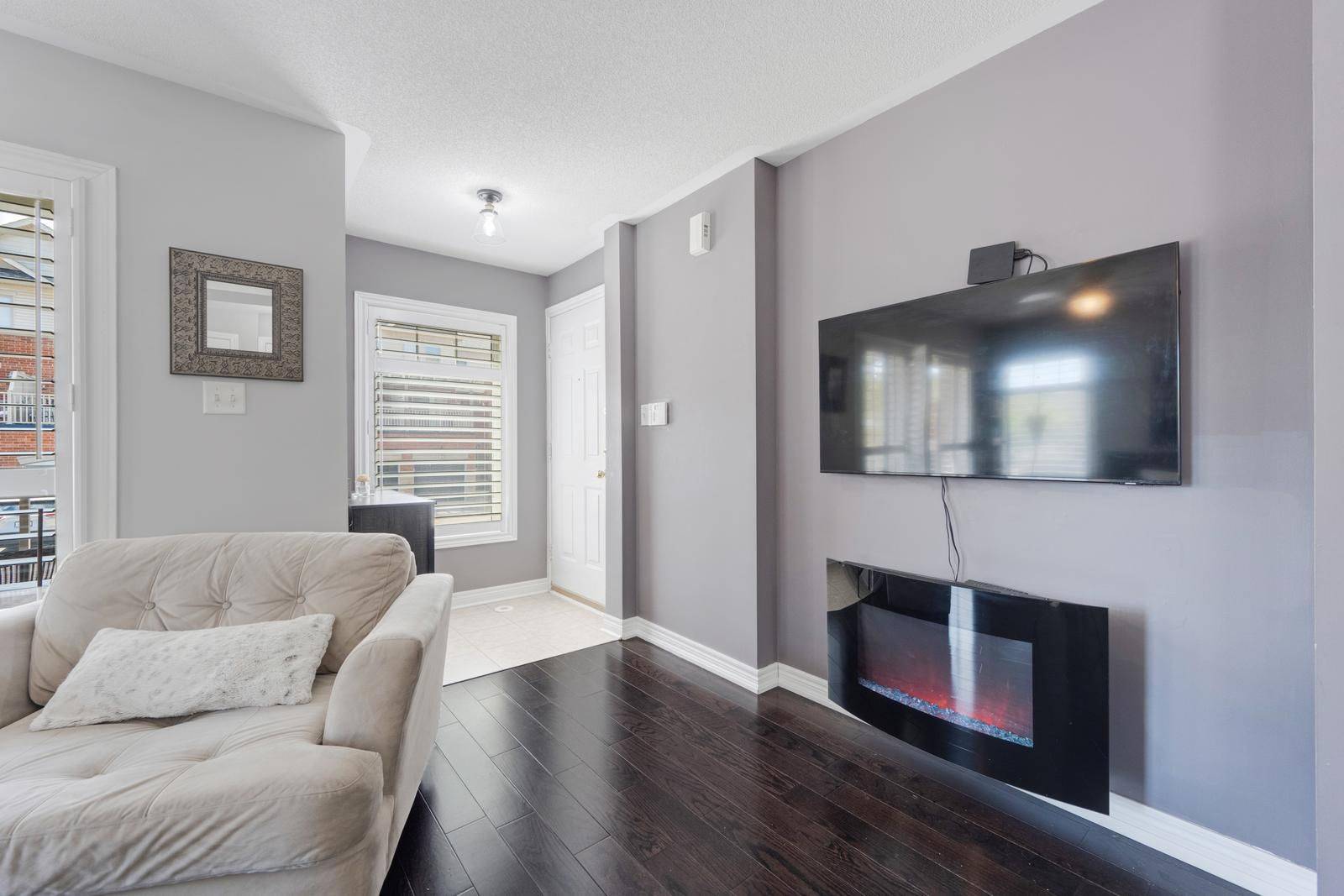 Mississauga, ON L5M 0P7,3250 Bentley DR #11