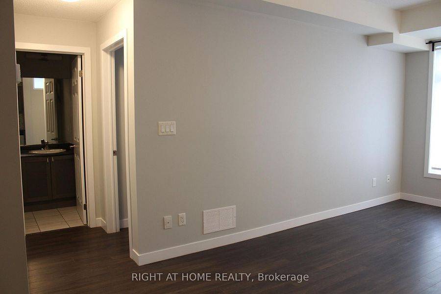 Toronto W03, ON M6M 4G3,6 Bicknell AVE #17