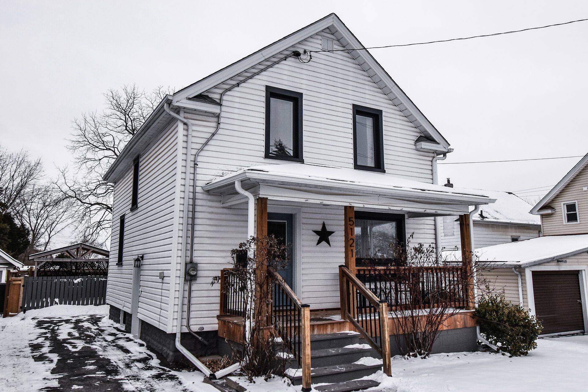 Niagara Falls, ON L2E 4P7,5121 Fourth AVE