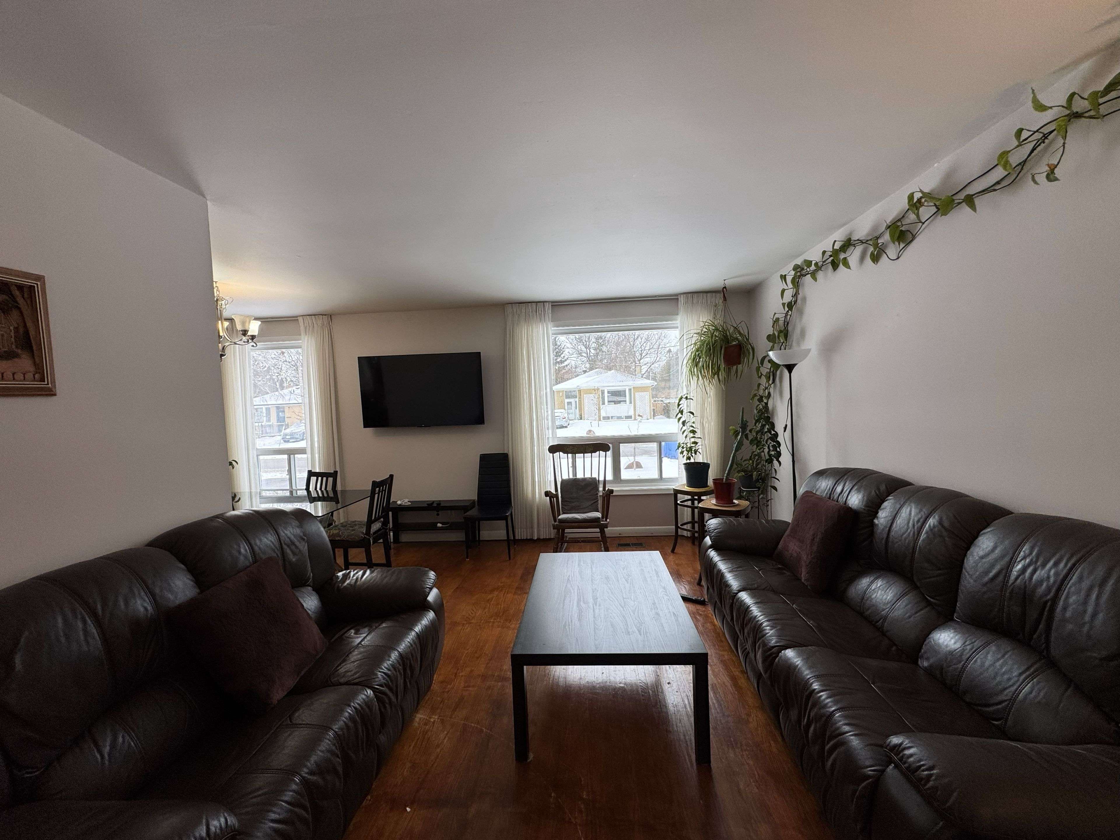 Aurora, ON L4G 2B3,6 Bailey CRES ##Main Floor