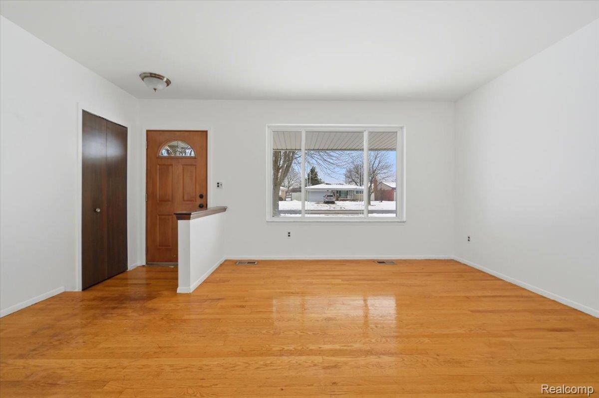 Sterling Heights, MI 48310,2938 Fox Hill DR