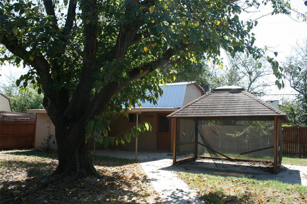 Cleburne, TX 76033,2205 Towne North Drive