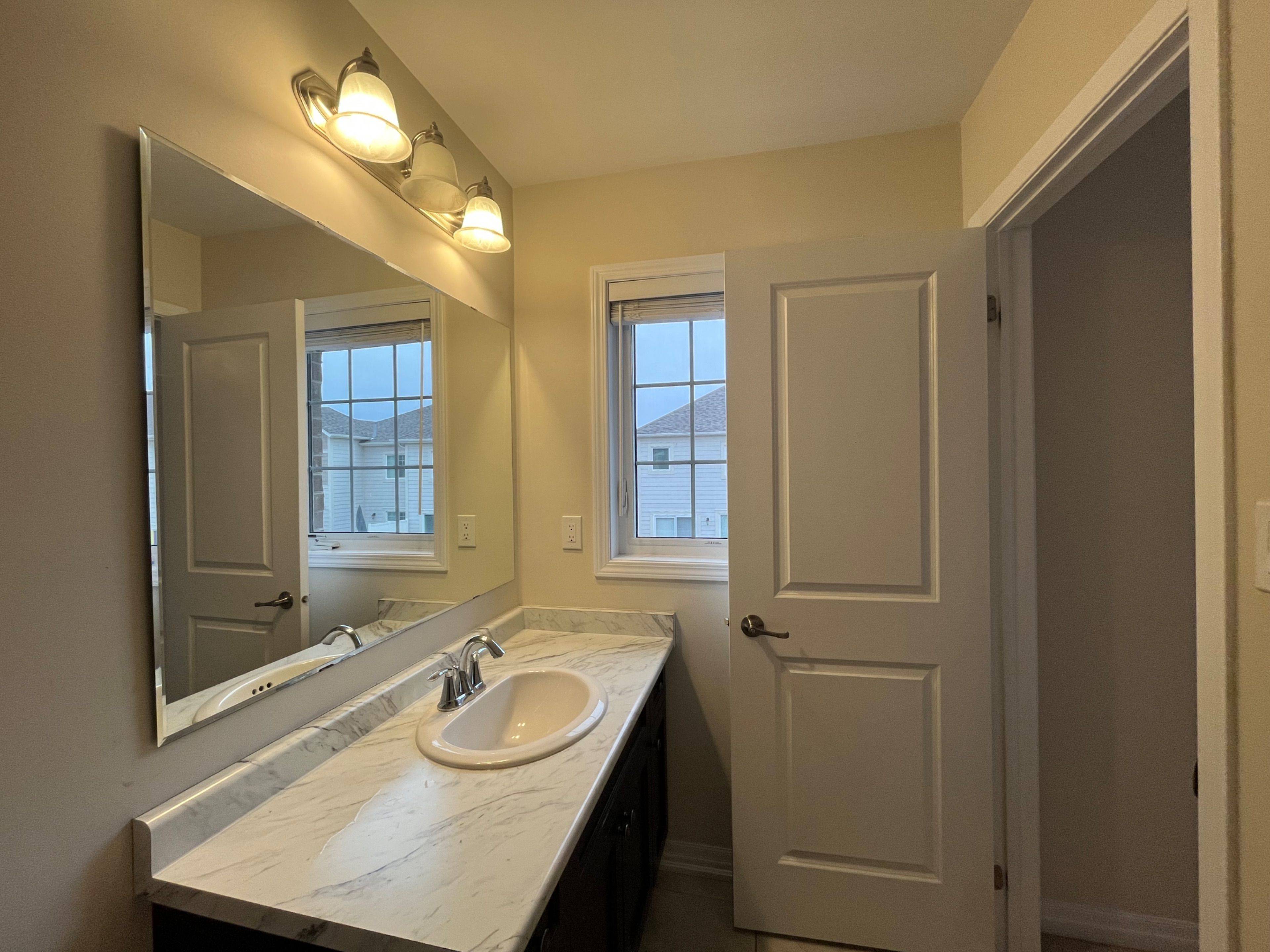 Oakville, ON L6M 0Y8,3045 George Savage AVE #20