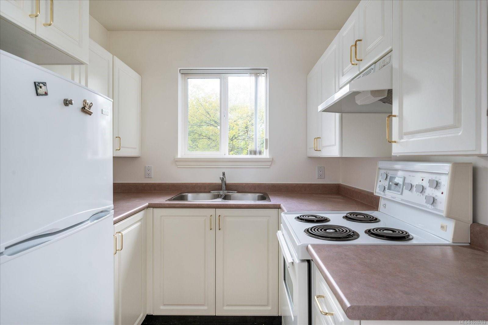 Qualicum Beach, BC V9K 2P6,750 Memorial Ave #310