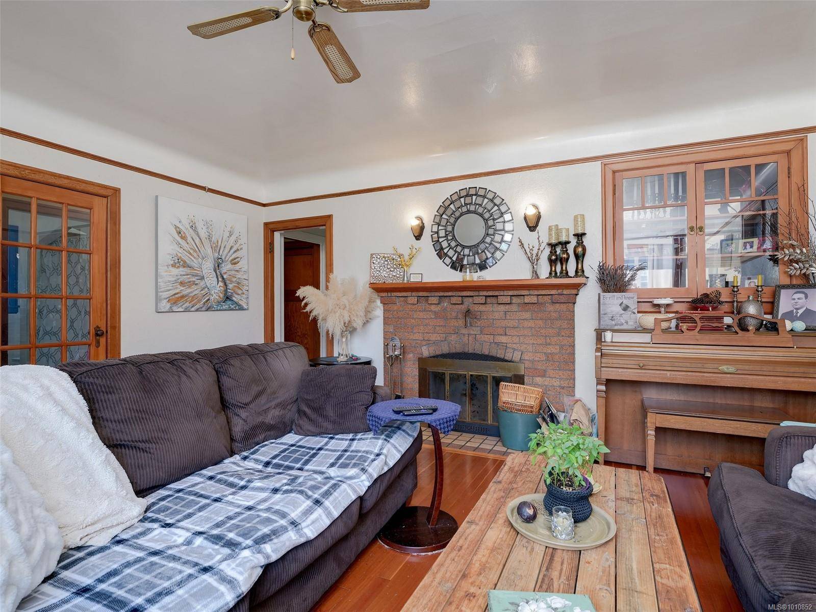 Esquimalt, BC V9A 4X2,866A Old Esquimalt Rd