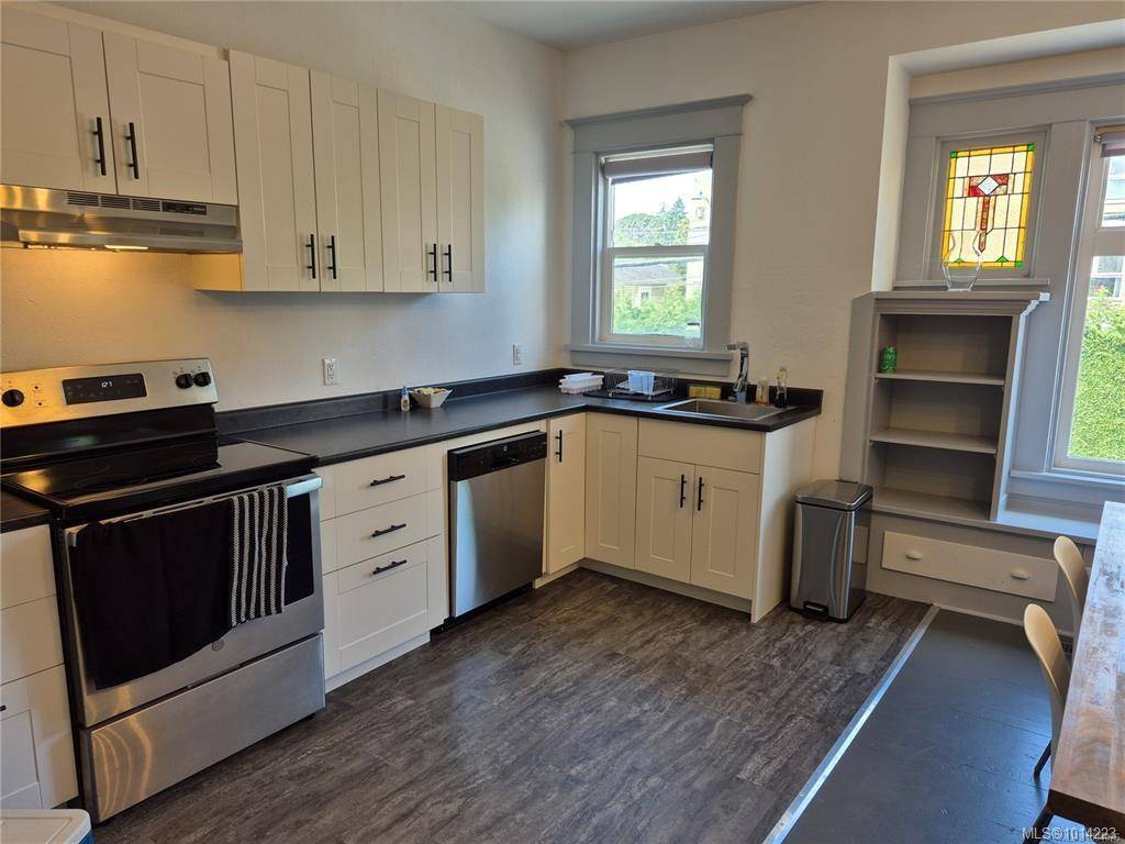 Victoria, BC V9A 1A7,361/363 Burnside Rd E