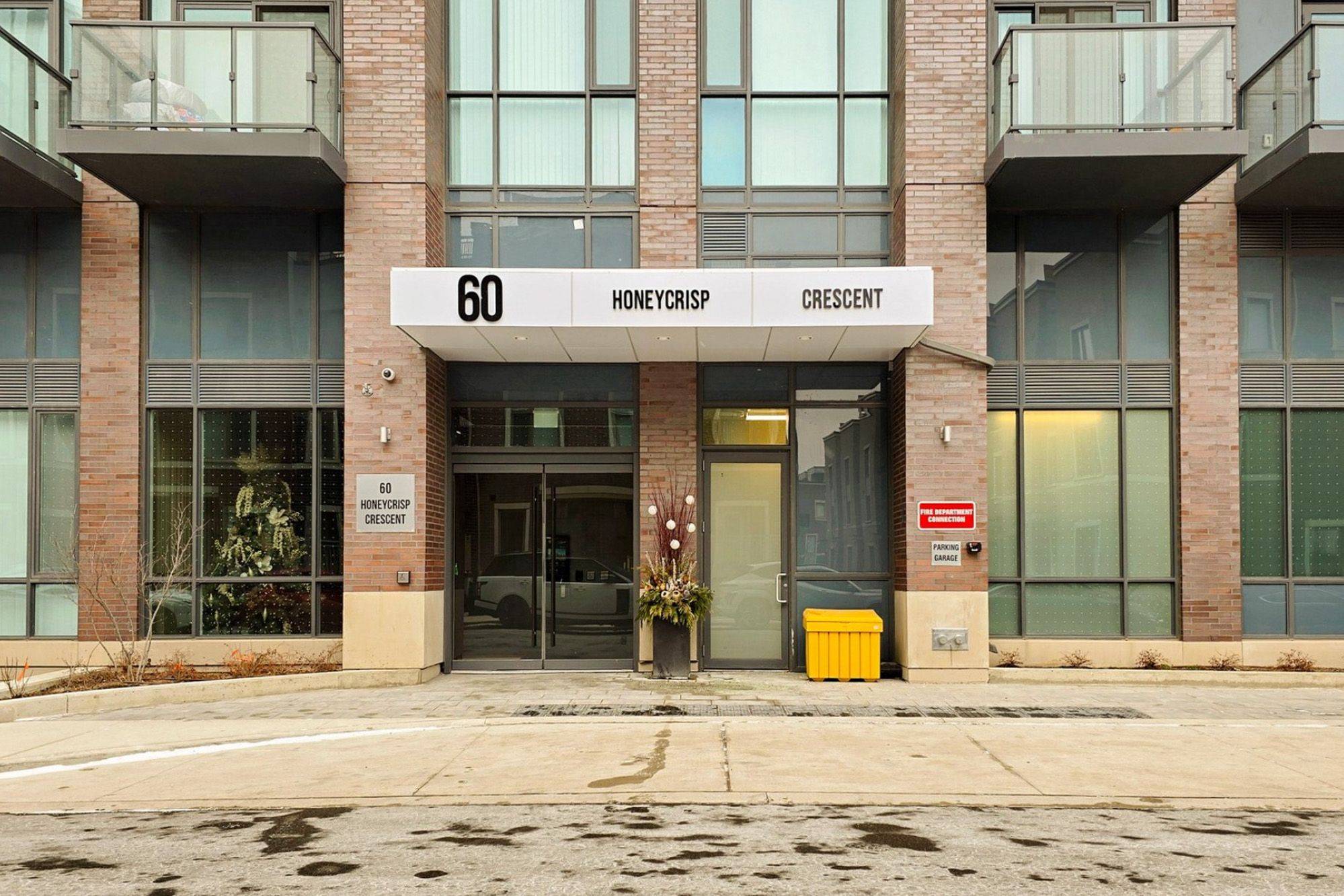 Vaughan, ON L4K 0N5,60 Honeycrisp CRES #819