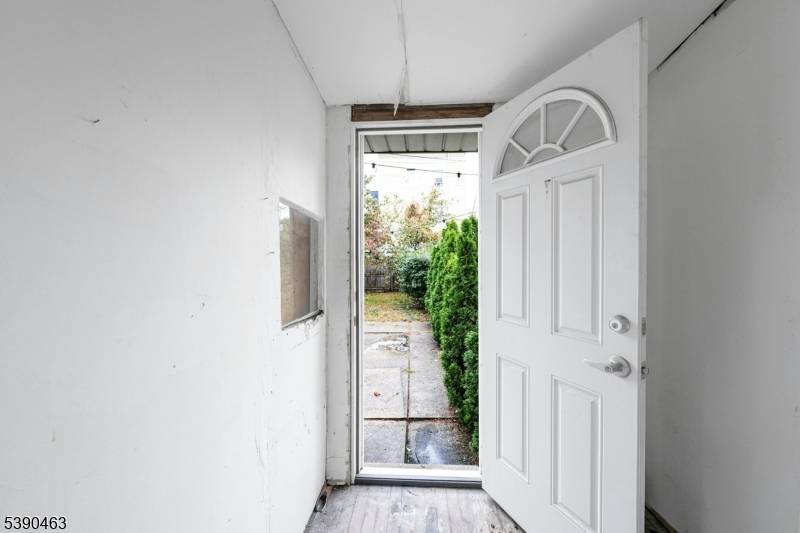 Newark City, NJ 07105,299 Elm St