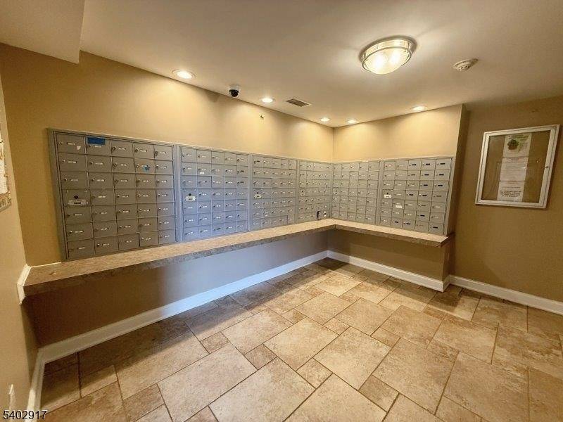 East Orange City, NJ 07017,60 Parkway Dr #10G