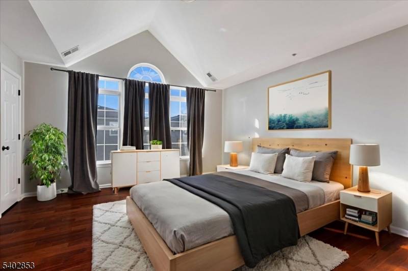 Bayonne City, NJ 07002,18 Marina Dr