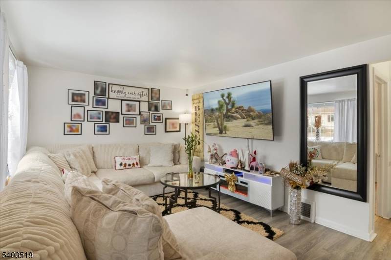 Clifton City, NJ 07013,97 Long Hill Dr