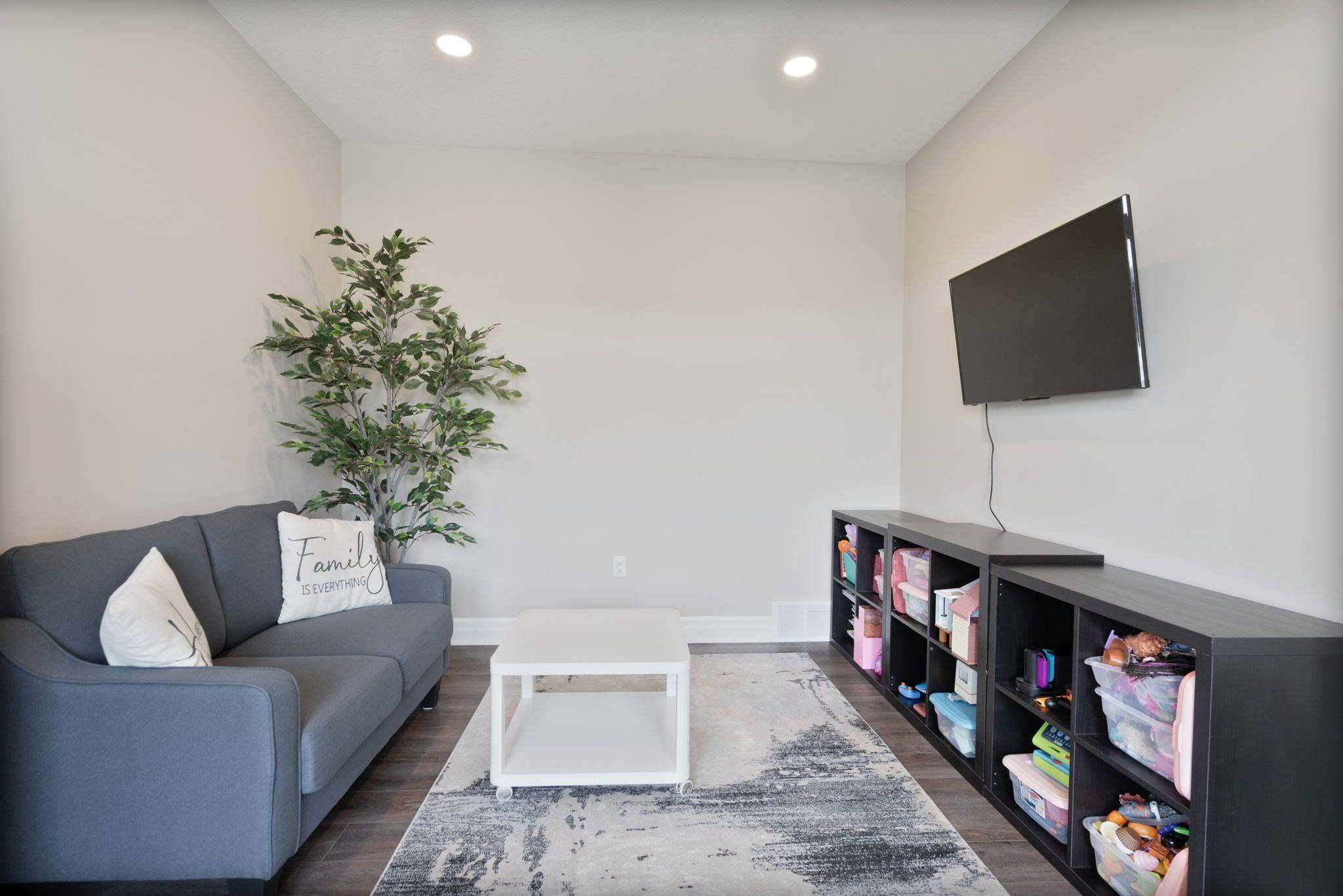 Lucan Biddulph, ON N0M 2J0,25 Hardy CT