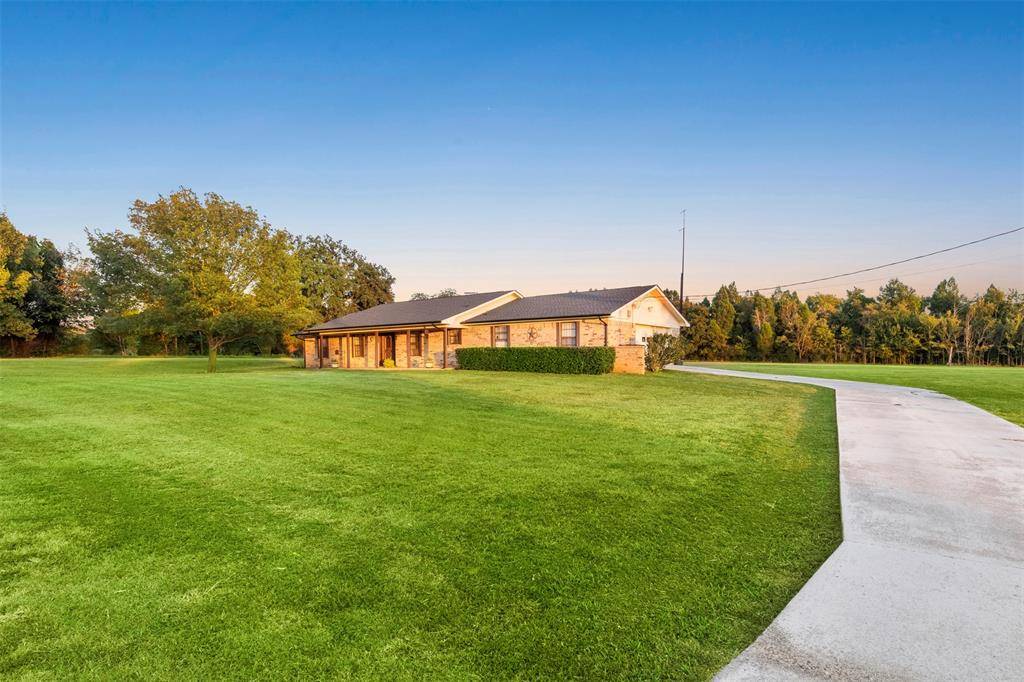 Malakoff, TX 75148,205 country Lane