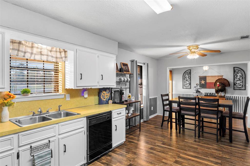 Malakoff, TX 75148,205 country Lane