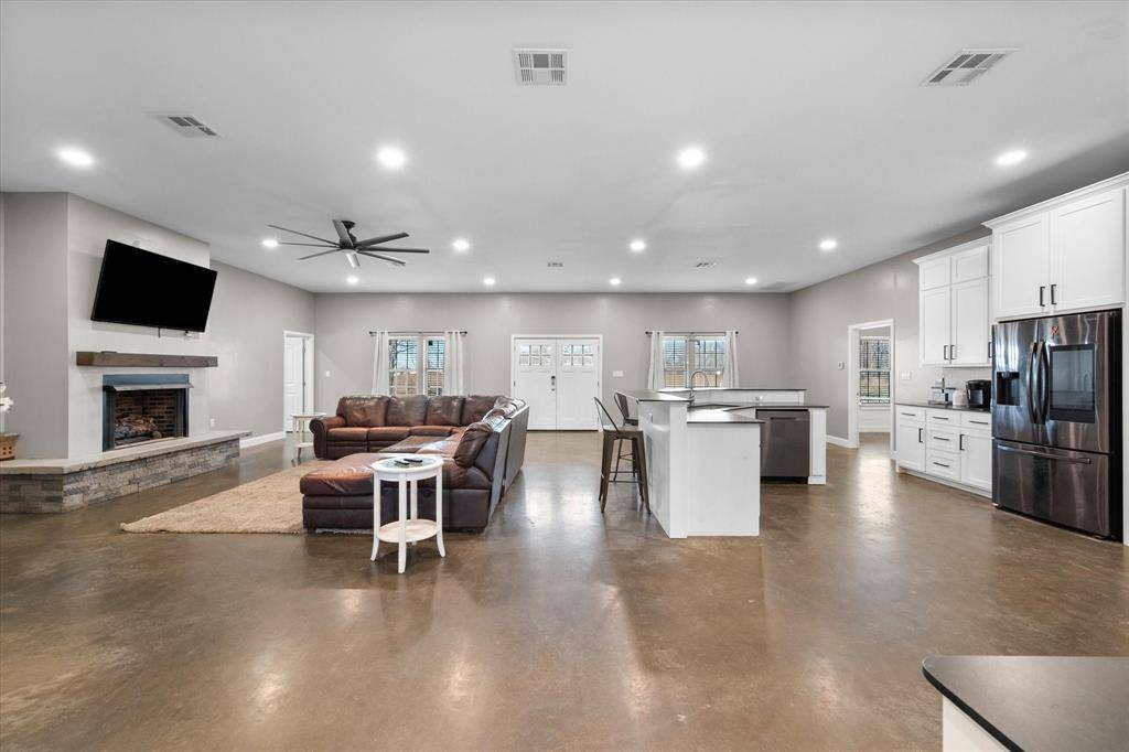 Corsicana, TX 75109,200 County Road 2190