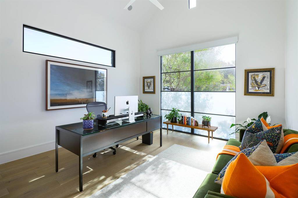 Dallas, TX 75225,6741 Prestonshire Lane