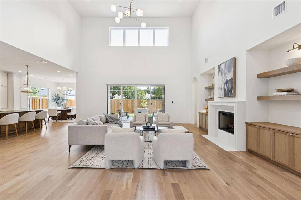 Dallas, TX 75229,3516 Royal Lane