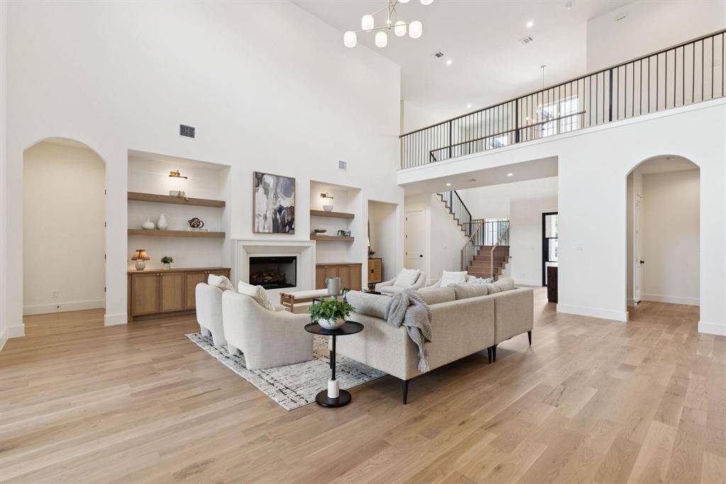 Dallas, TX 75229,3516 Royal Lane