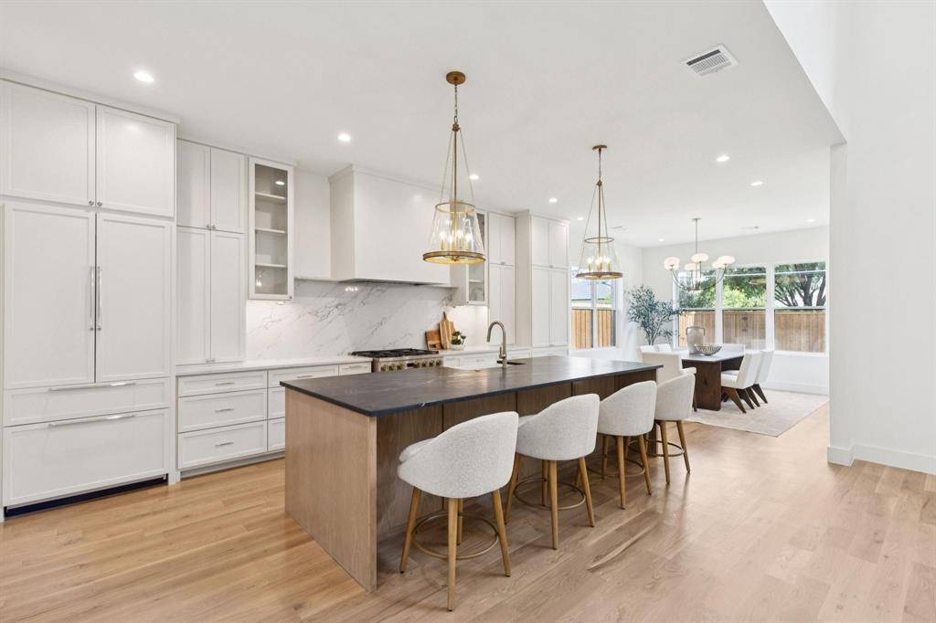 Dallas, TX 75229,3516 Royal Lane