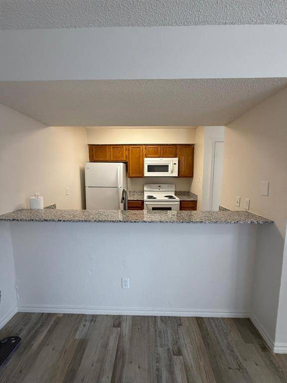 Dallas, TX 75243,9807 Walnut Street #D#304