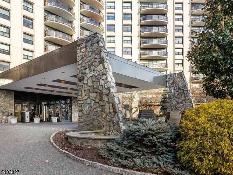 Verona Twp., NJ 07044,2 Claridge Dr #8IE