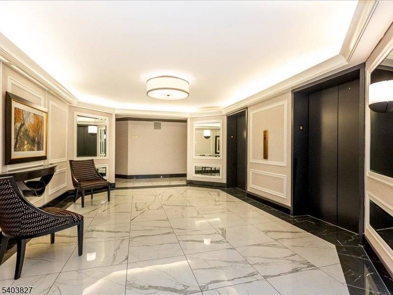 Verona Twp., NJ 07044,2 Claridge Dr #8IE