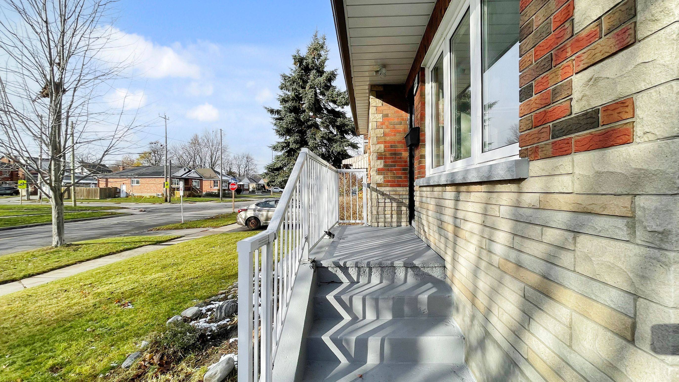 Oshawa, ON L1H 5Y8,351 Lasalle AVE