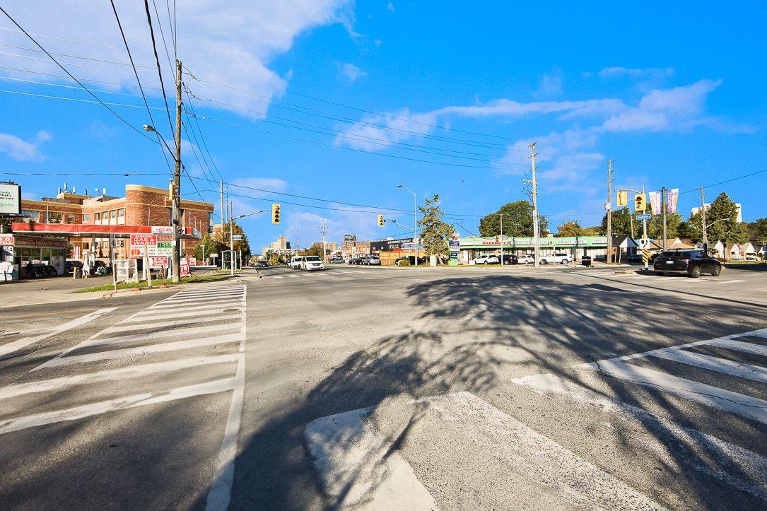 Toronto E06, ON M1L 1E5,3520 Danforth AVE #103