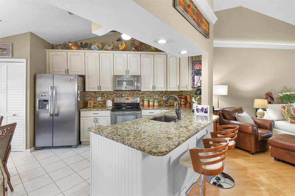 Stuart, FL 34997,6040 SE Martinique Dr #201