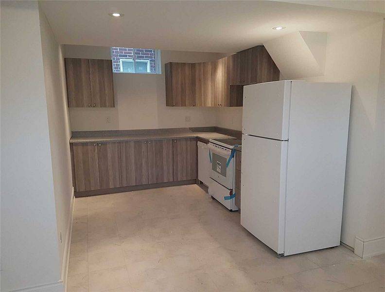 Bradford West Gwillimbury, ON L3Z 0J8,73 Broughton TER