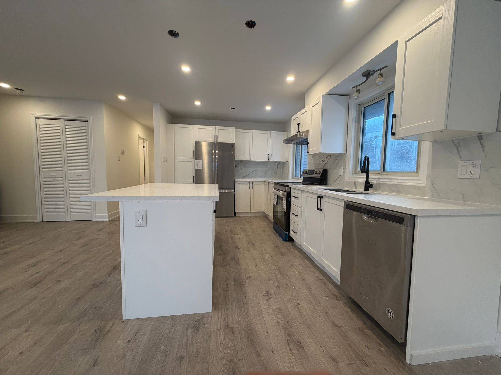 Barrie, ON L4N 2X3,3 Highcroft RD