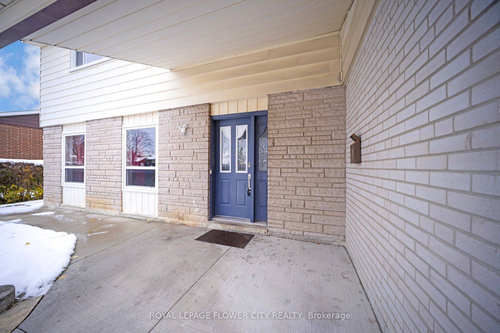 Toronto W10, ON M9V 2G8,60 Lexington AVE