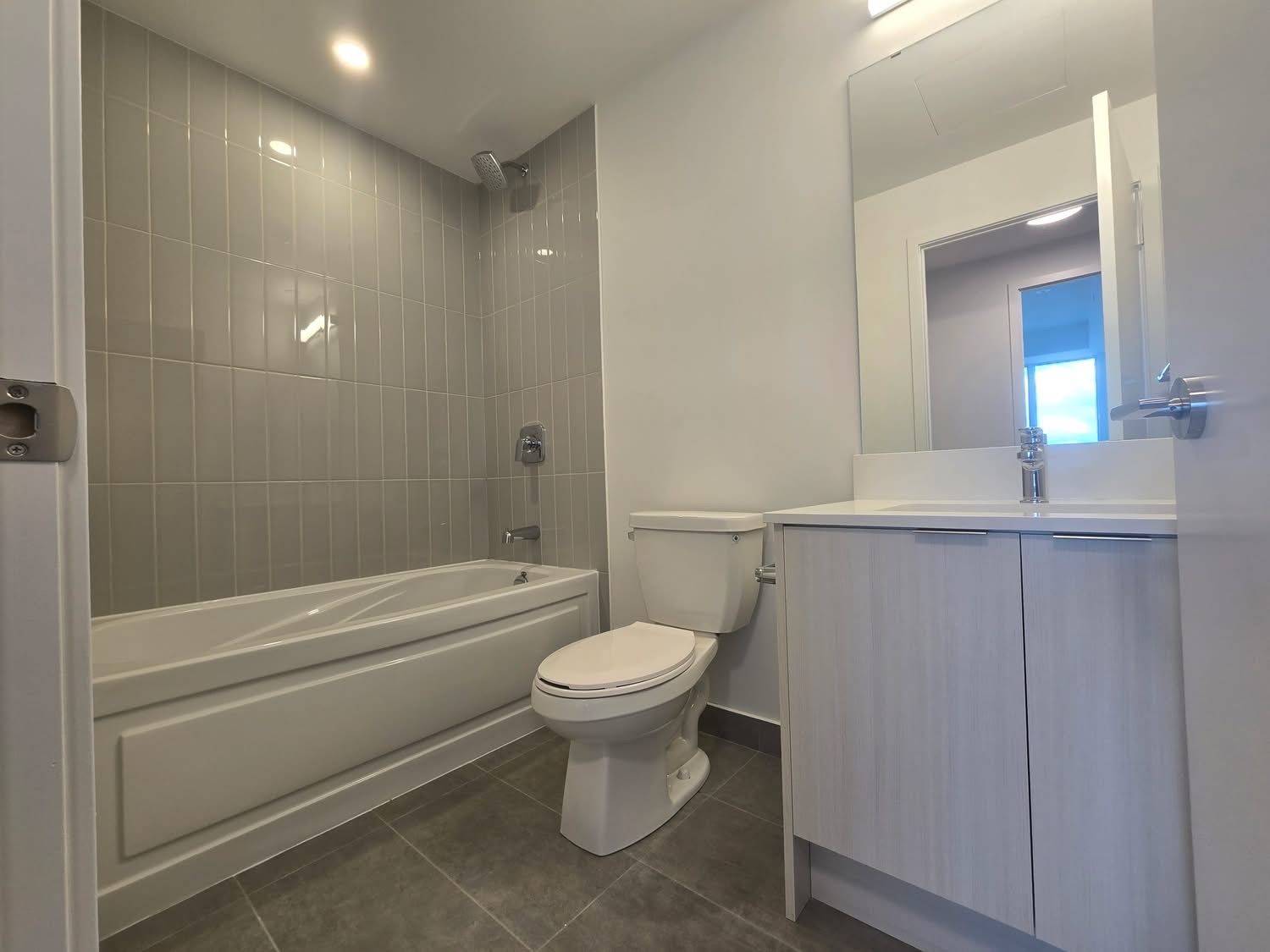 Brampton, ON L6Y 6L6,225 Malta AVE #817