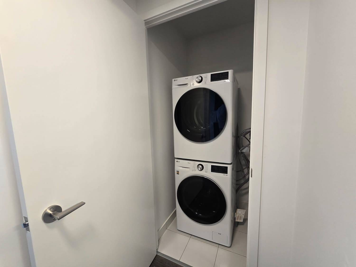 Brampton, ON L6Y 6L6,225 Malta AVE #817