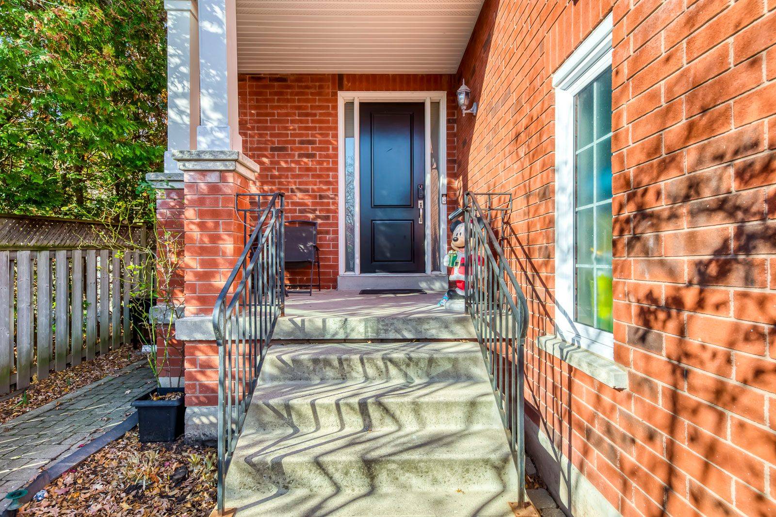 Oakville, ON L6M 3N9,2163 Westmount DR