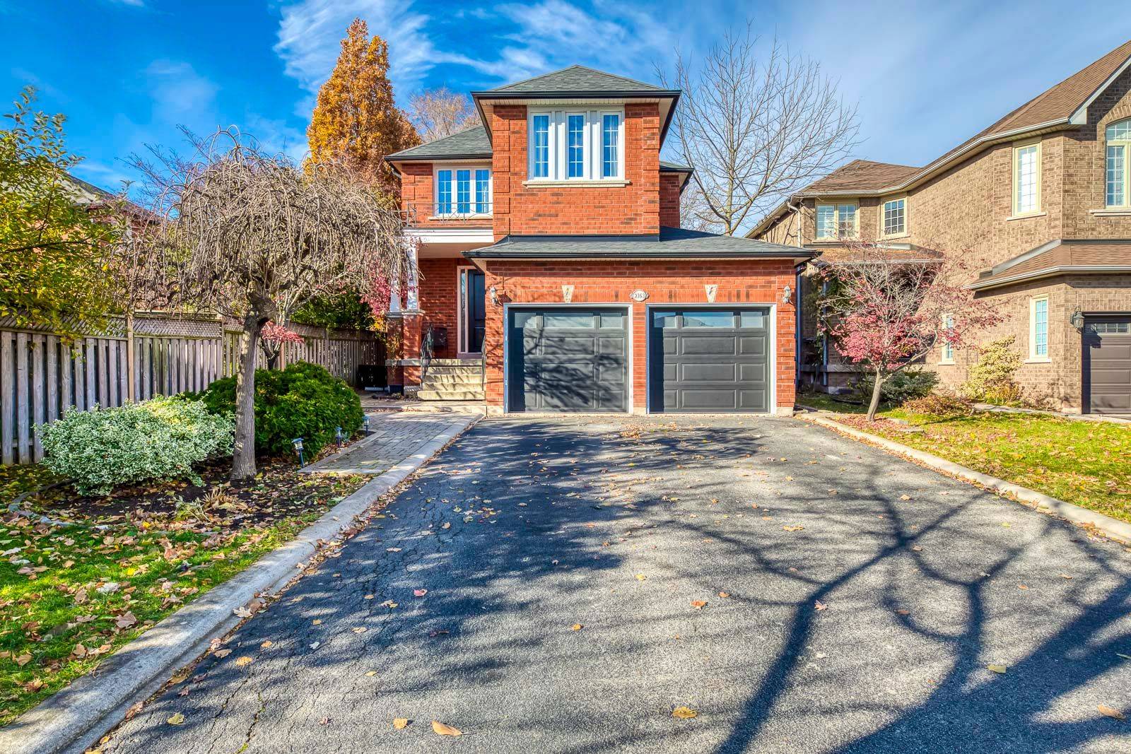 Oakville, ON L6M 3N9,2163 Westmount DR